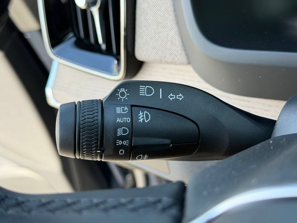 New 2026 Volvo XC90 B6 Plus w/ Protection Package Premier AWD/4WD image 30