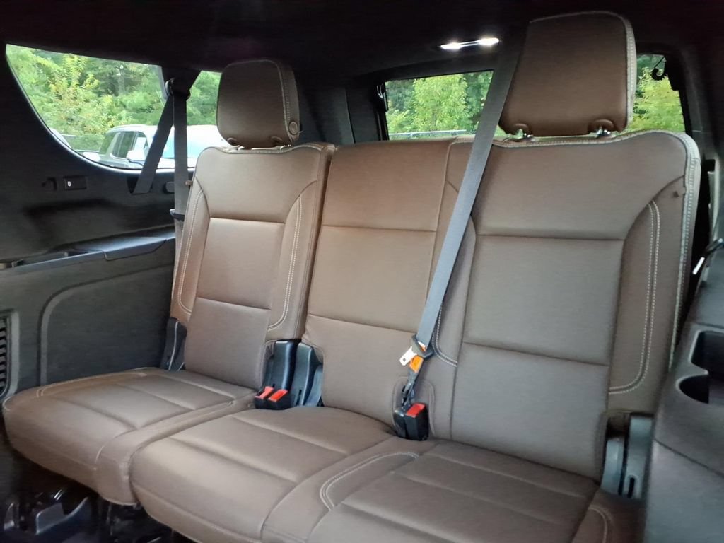 Certified 2022 Chevrolet Suburban High Country w/ Premium Package AWD/4WD image 15