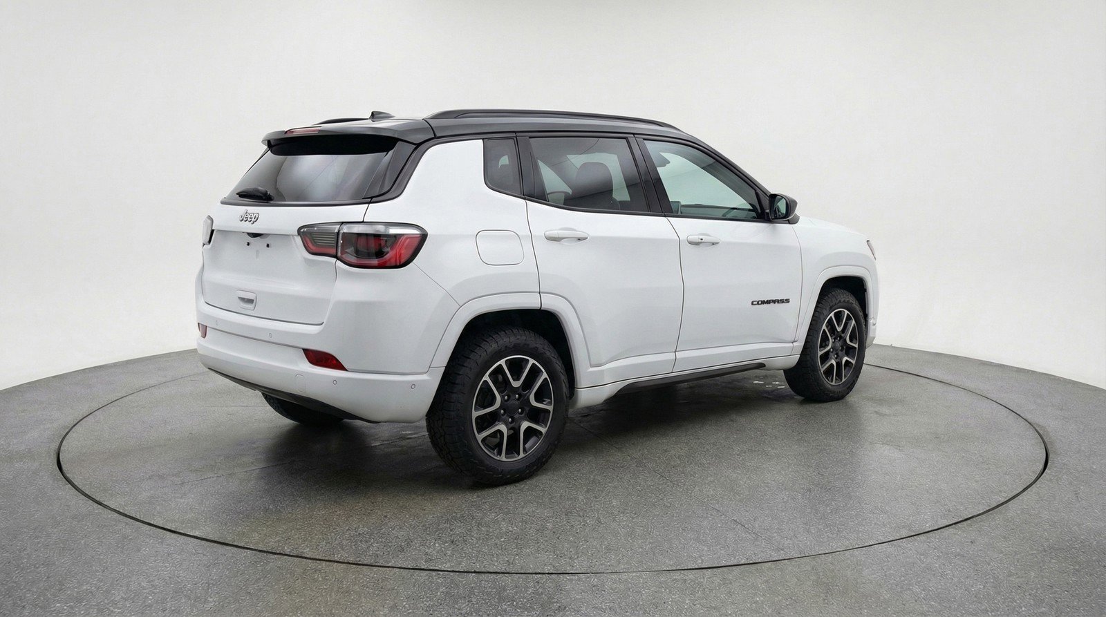 Used 2025 Jeep Compass Trailhawk AWD/4WD image 9