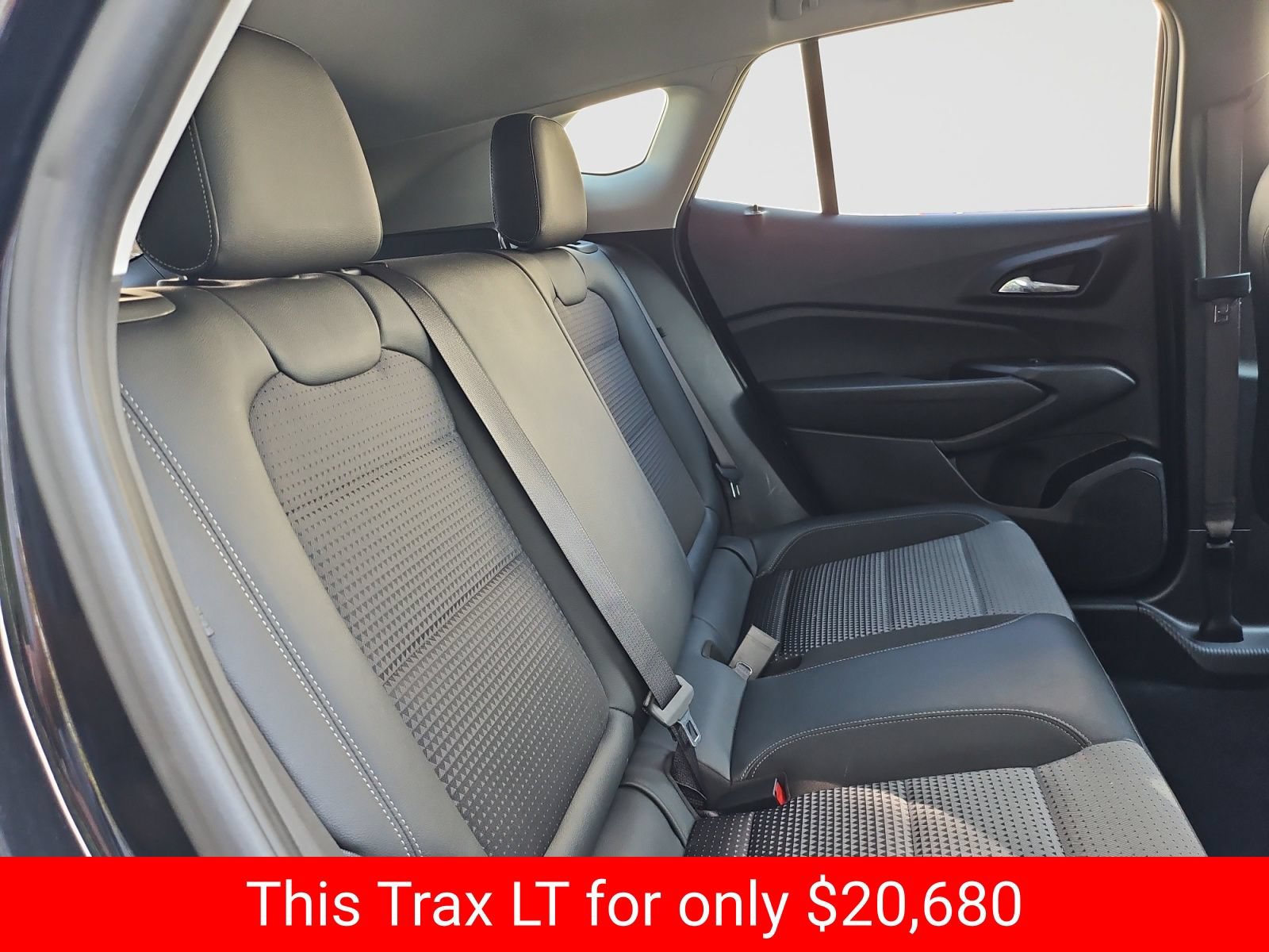 Used 2025 Chevrolet Trax LT FWD image 45