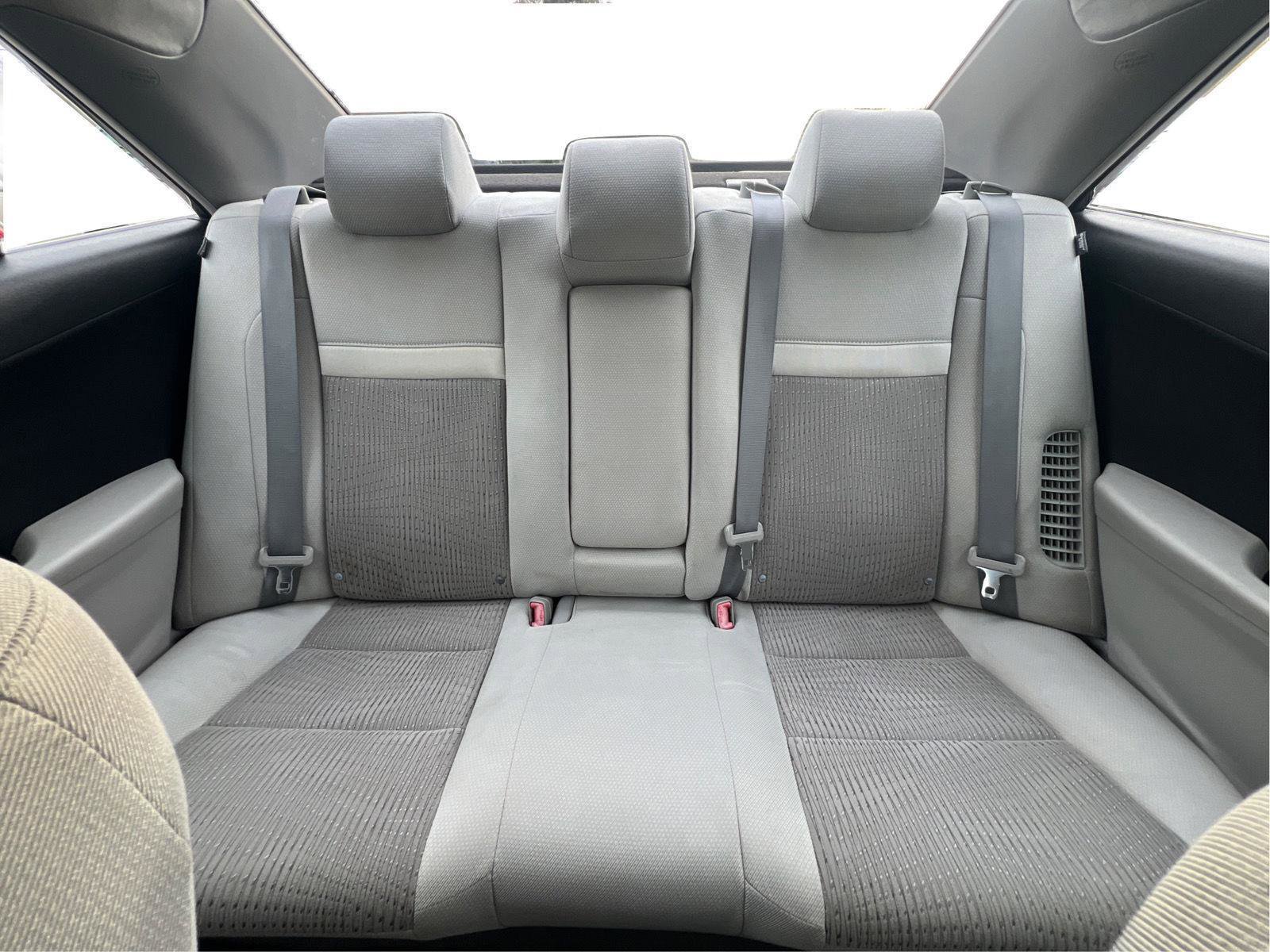 Used 2013 Toyota Camry LE image 18