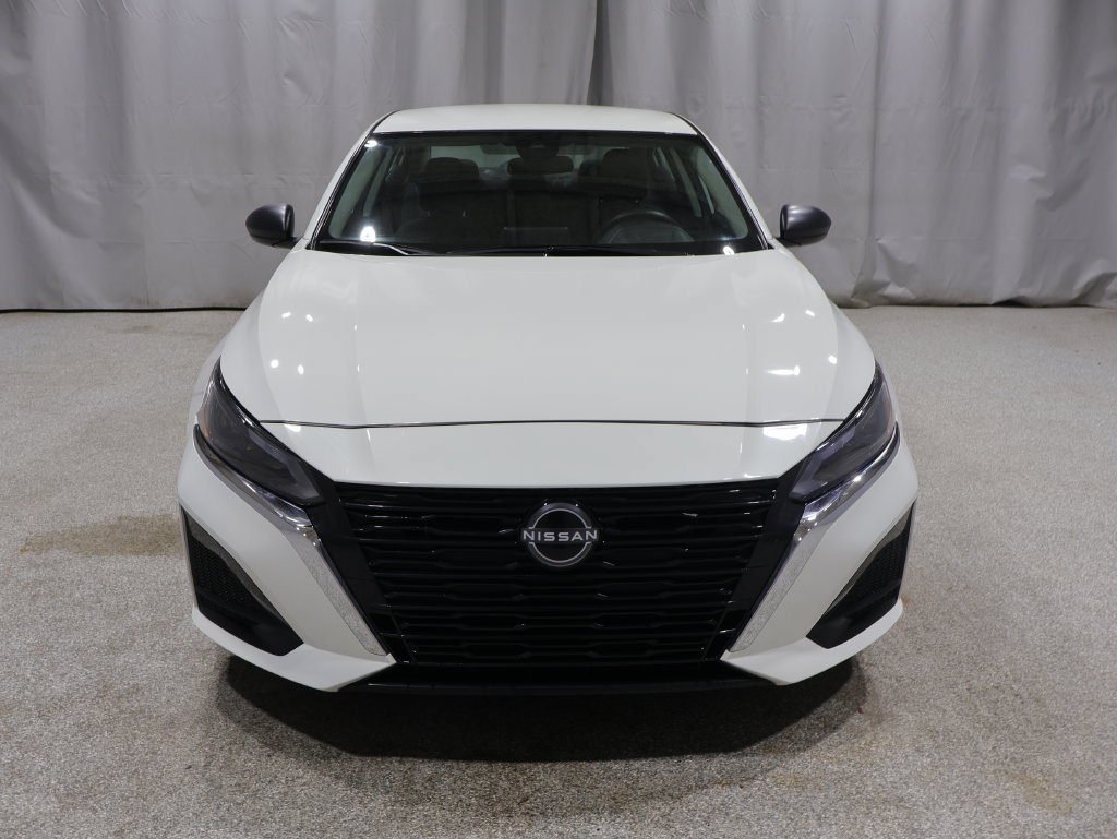 Used 2025 Nissan Altima 2.5 SV FWD image 9