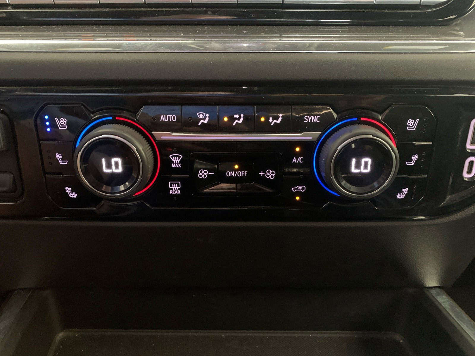 Used 2024 Chevrolet Silverado 1500 High Country image 23