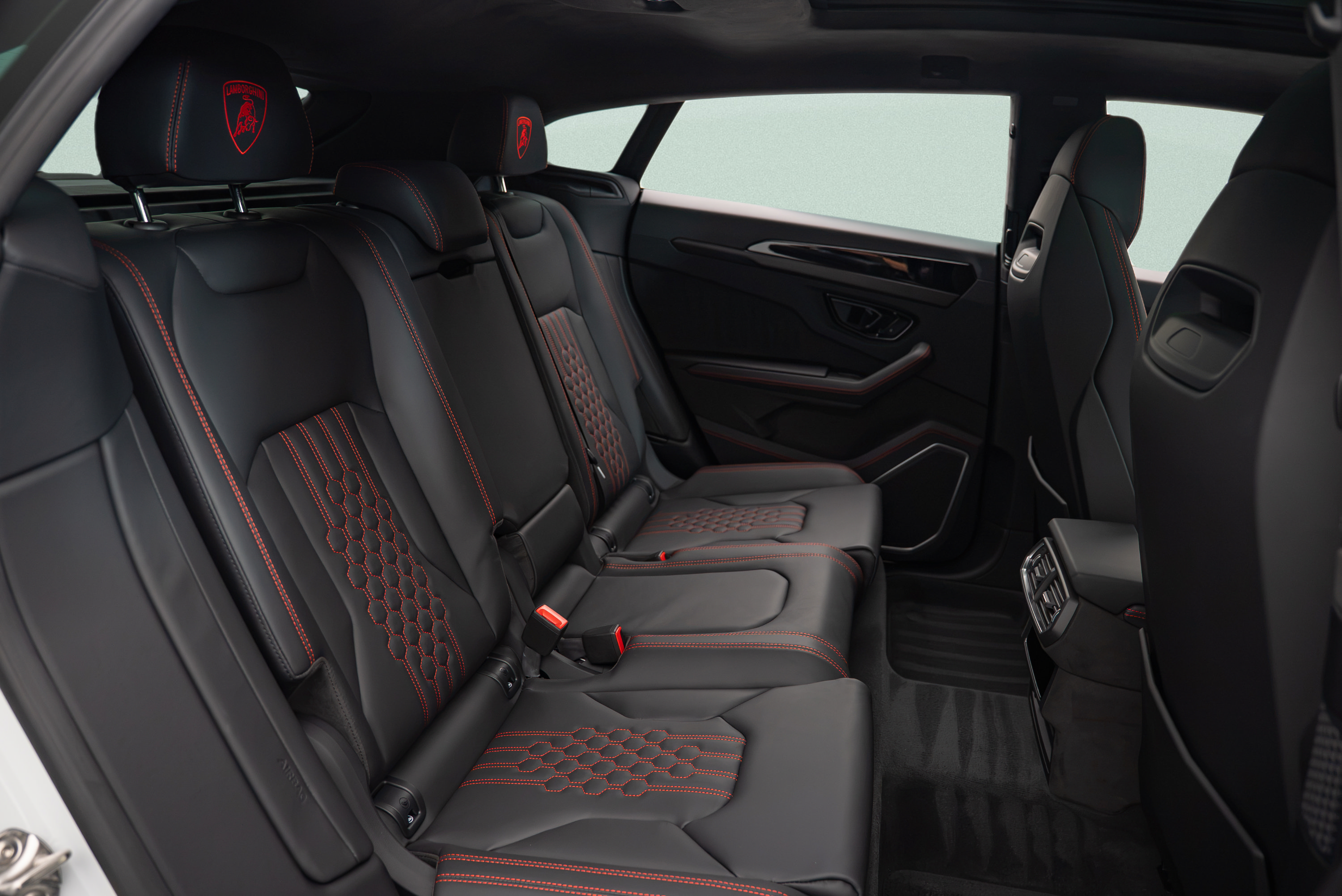 Used 2025 Lamborghini Urus SE AWD/4WD image 12