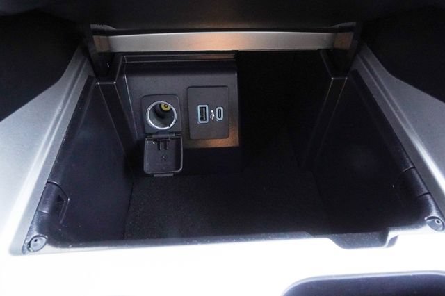 Used 2023 Ford Explorer XLT w/ Equipment Group 202A RWD image 18