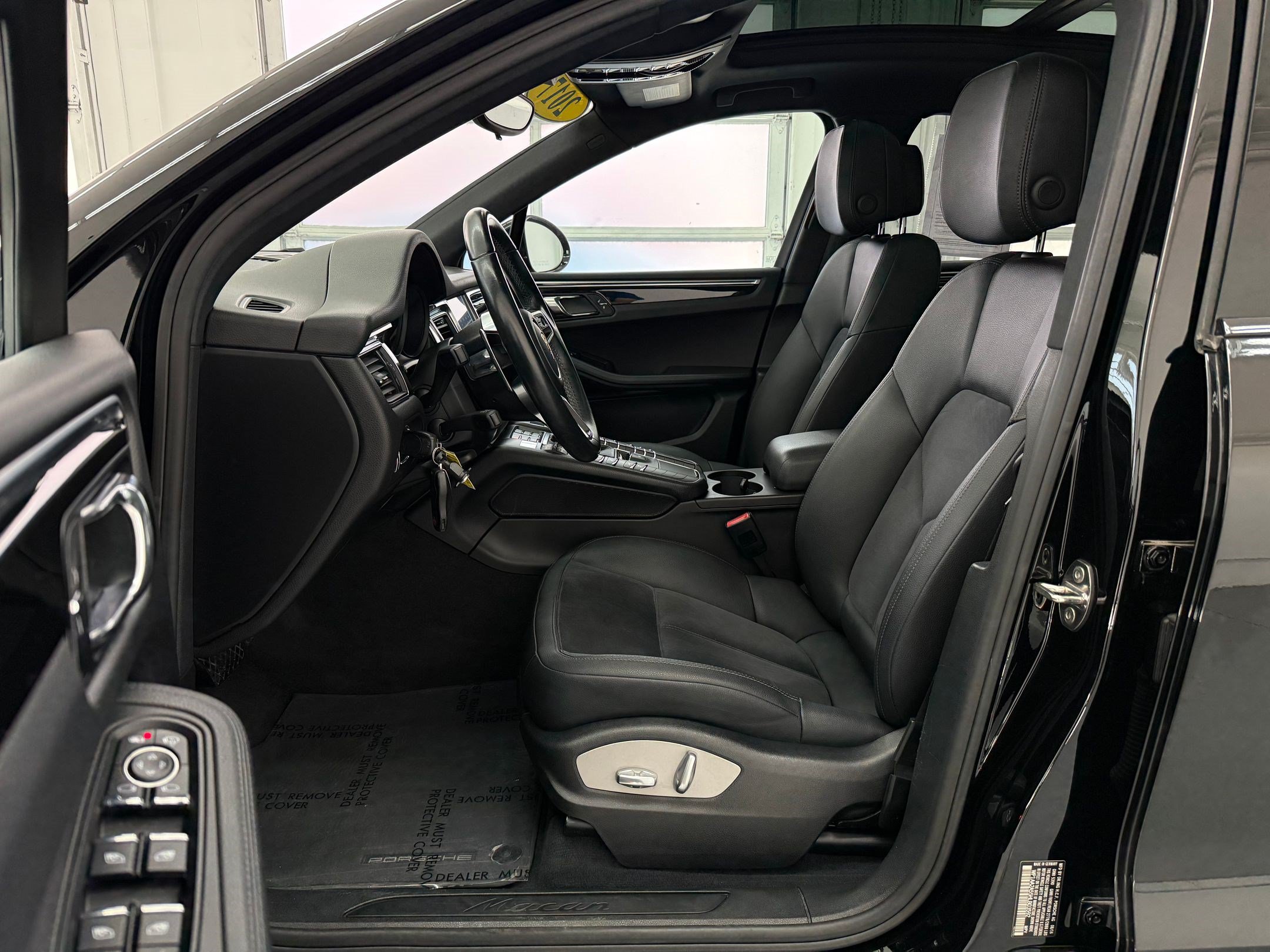 Used 2017 Porsche Macan AWD/4WD image 5