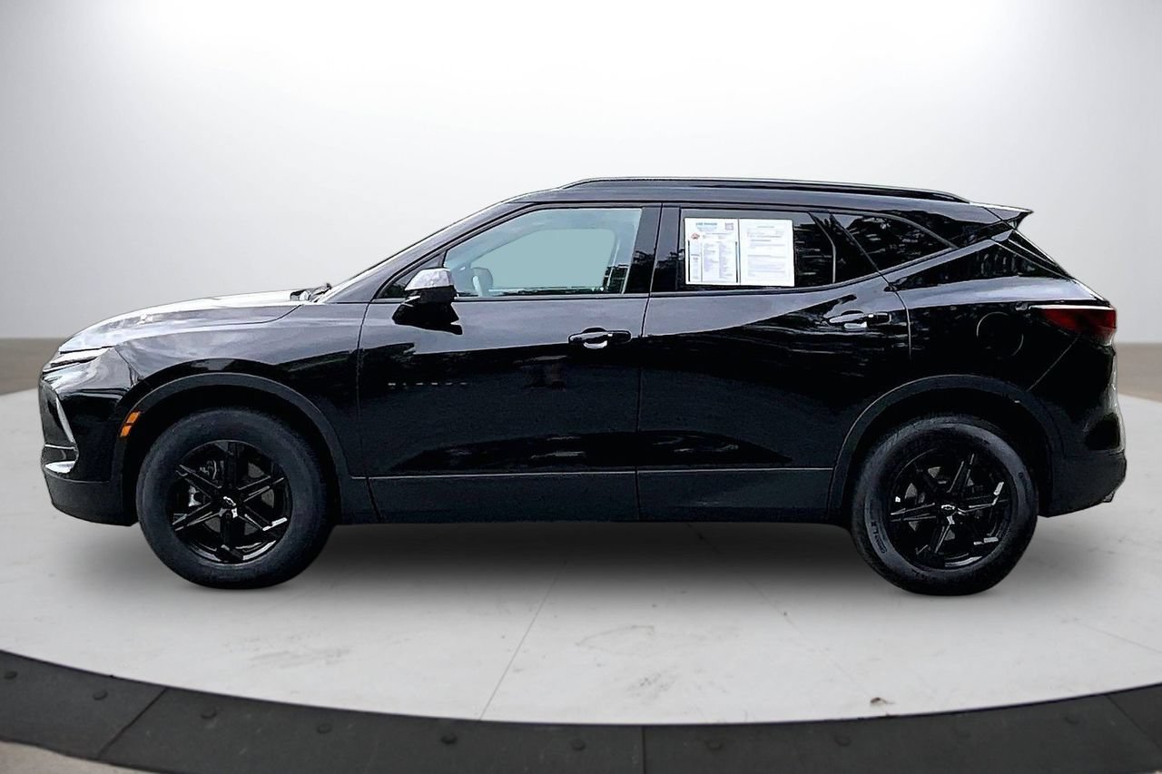 Used 2023 Chevrolet Blazer LT w/ Midnight/Sport Edition FWD image 5