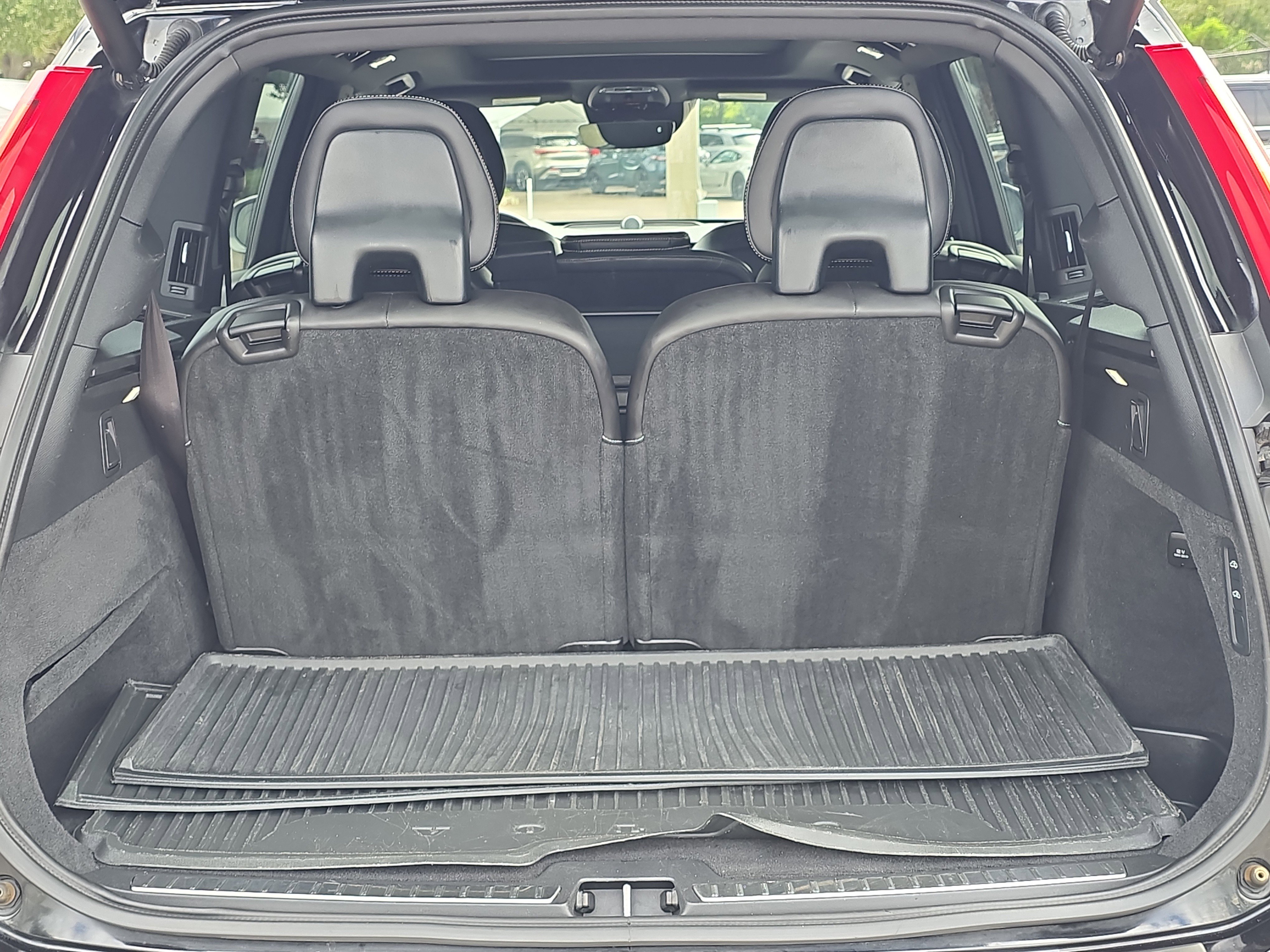 Used 2016 Volvo XC90 T8 R-Design w/ Vision Package image 9