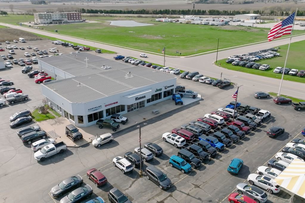 Used 2021 GMC Acadia Denali w/ Denali Ultimate Package image 9