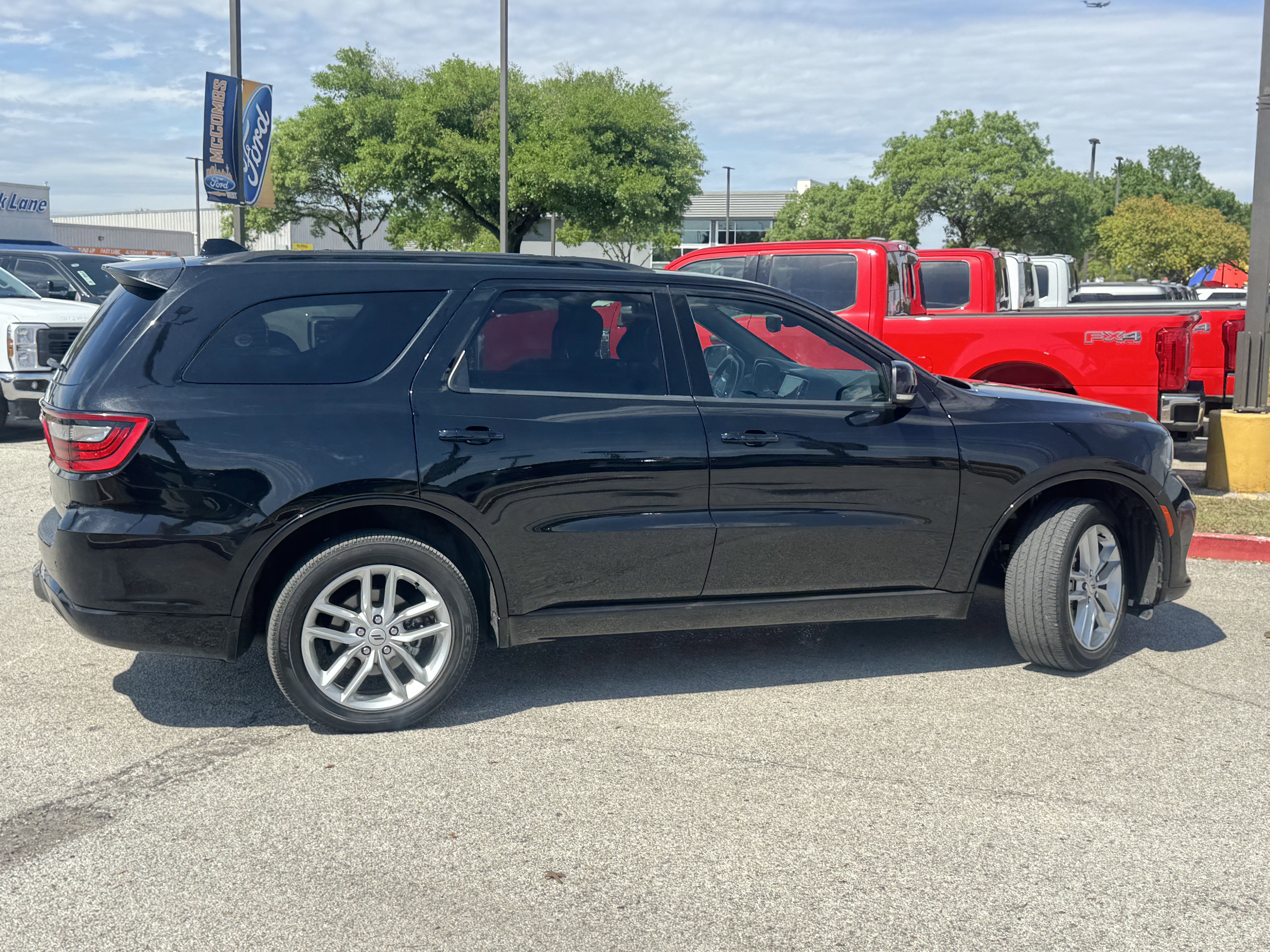 Used 2025 Dodge Durango GT image 4