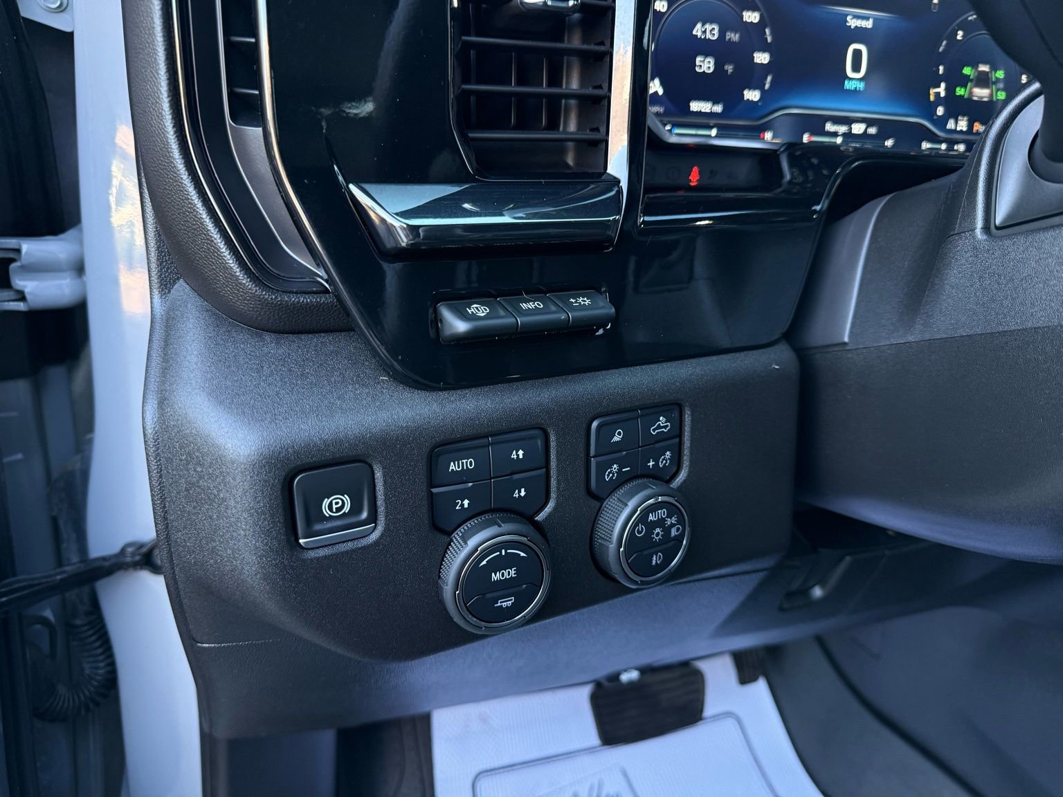 Used 2024 Chevrolet Silverado 2500 ZR2 w/ Technology Package image 50