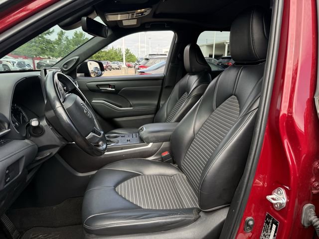Used 2022 Toyota Highlander XSE FWD image 28