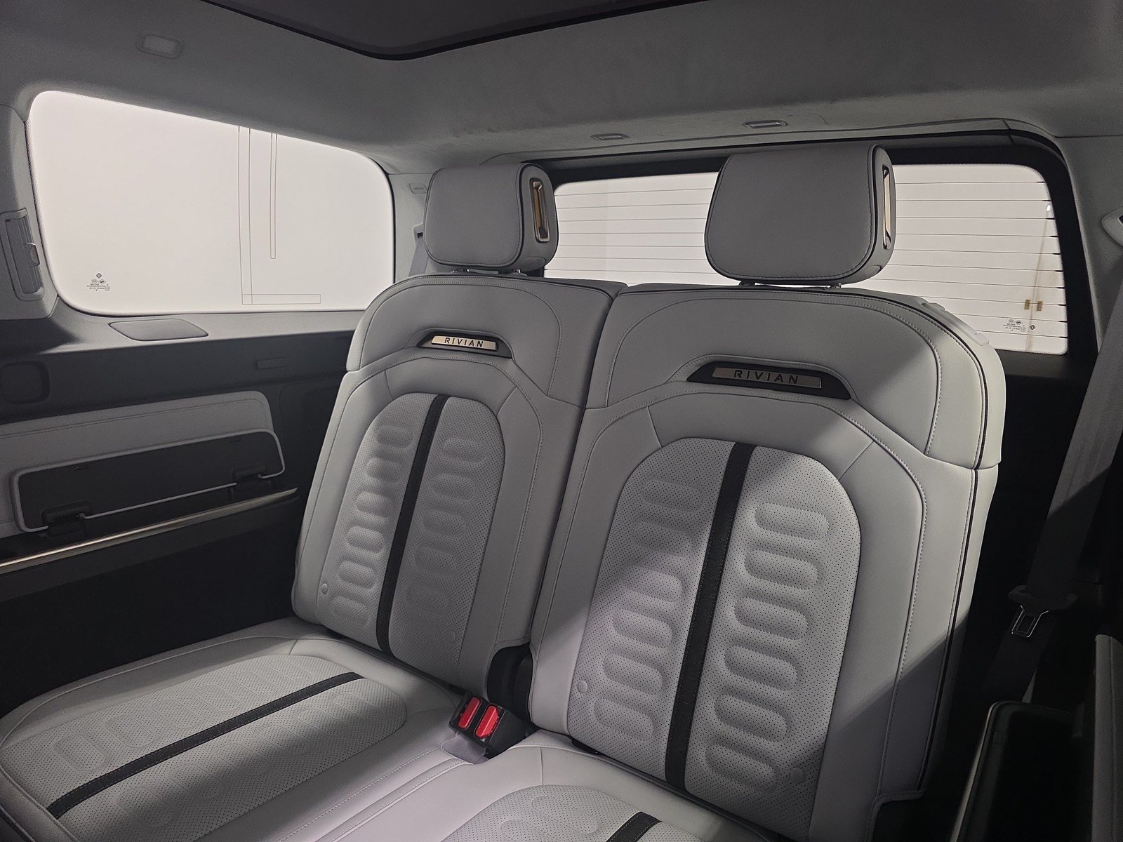 Used 2024 Rivian R1S Adventure AWD/4WD image 22