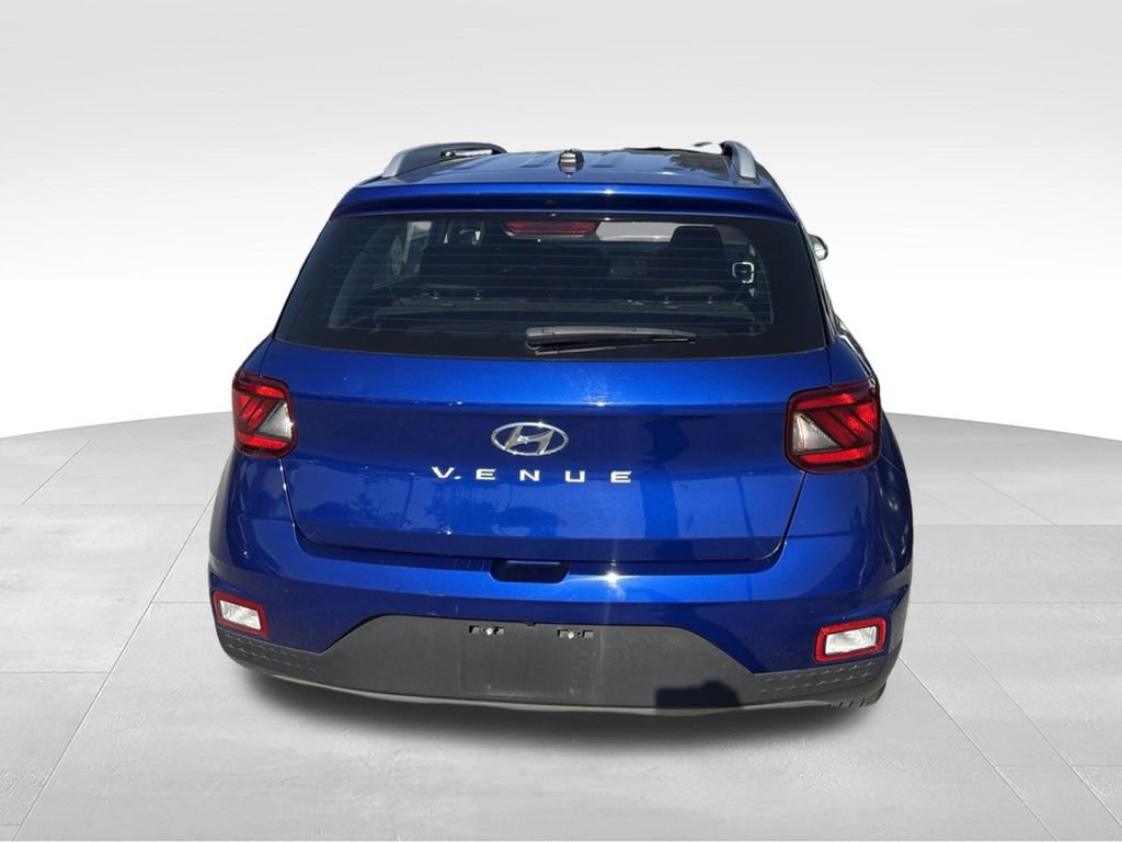 Used 2025 Hyundai Venue SEL FWD image 15