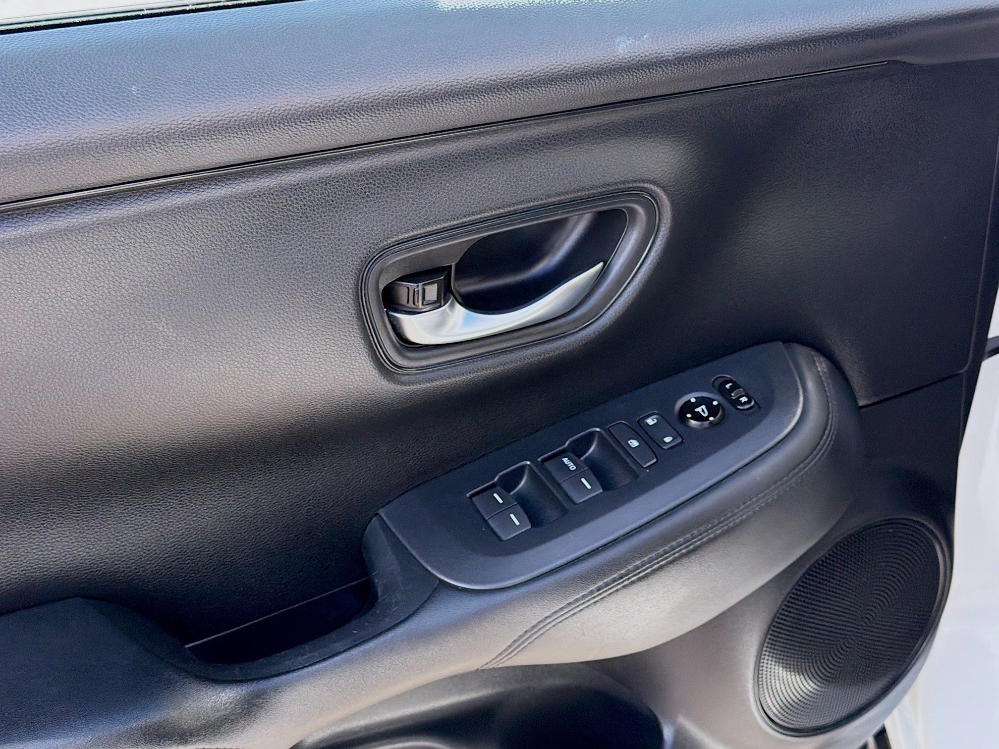 Certified 2025 Honda HR-V LX image 16