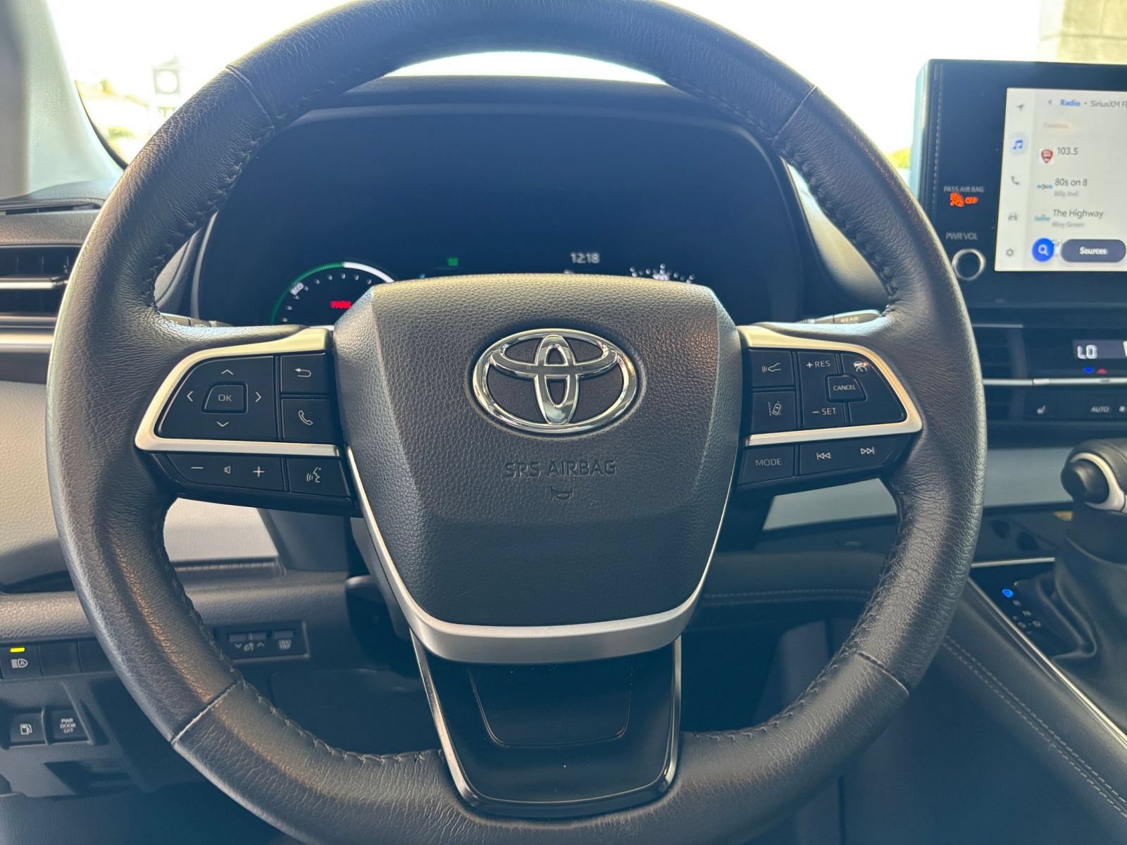 Used 2025 Toyota Sienna XLE FWD image 28