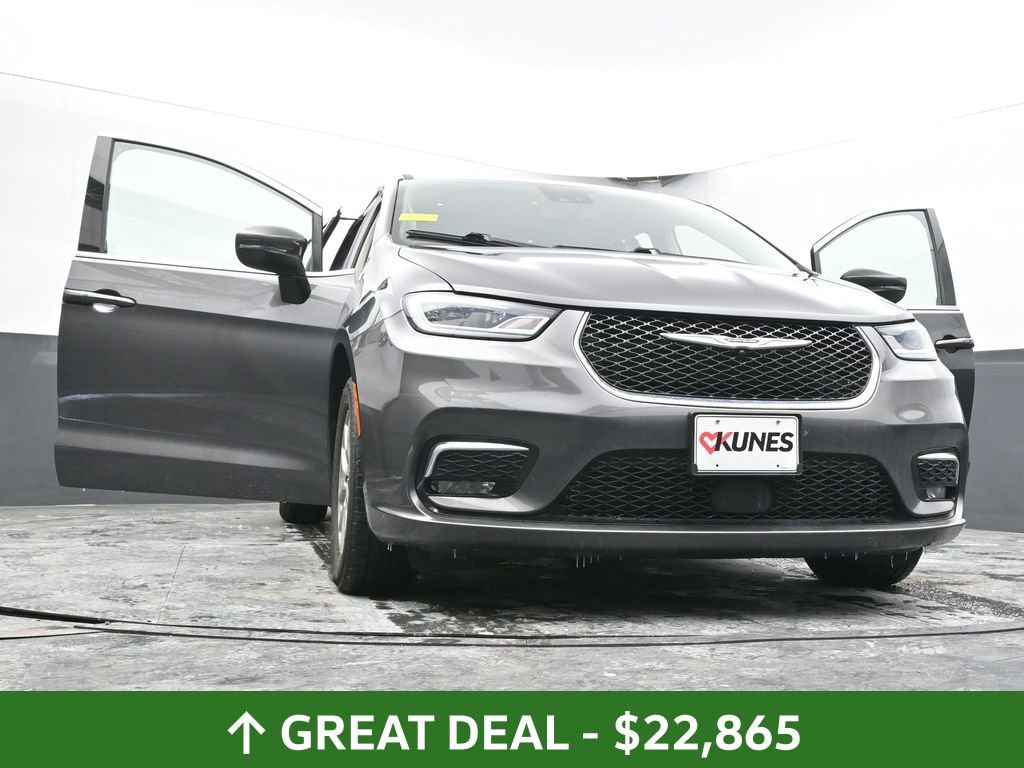 Used 2023 Chrysler Pacifica Touring-L image 93