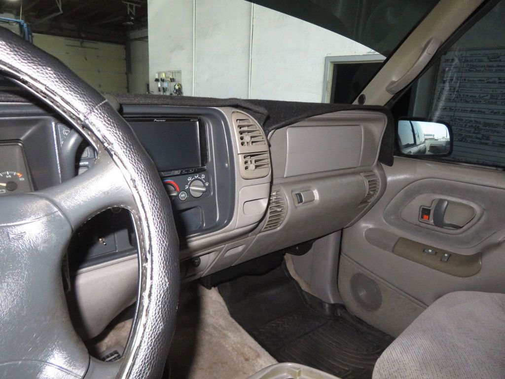 Used 1997 GMC Yukon 4WD 2-Door w/ Marketing Opt Pkg 2 image 32