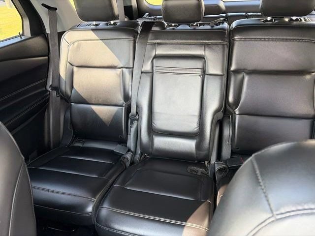 Used 2022 Ford Explorer XLT w/ Equipment Group 202A AWD/4WD image 31