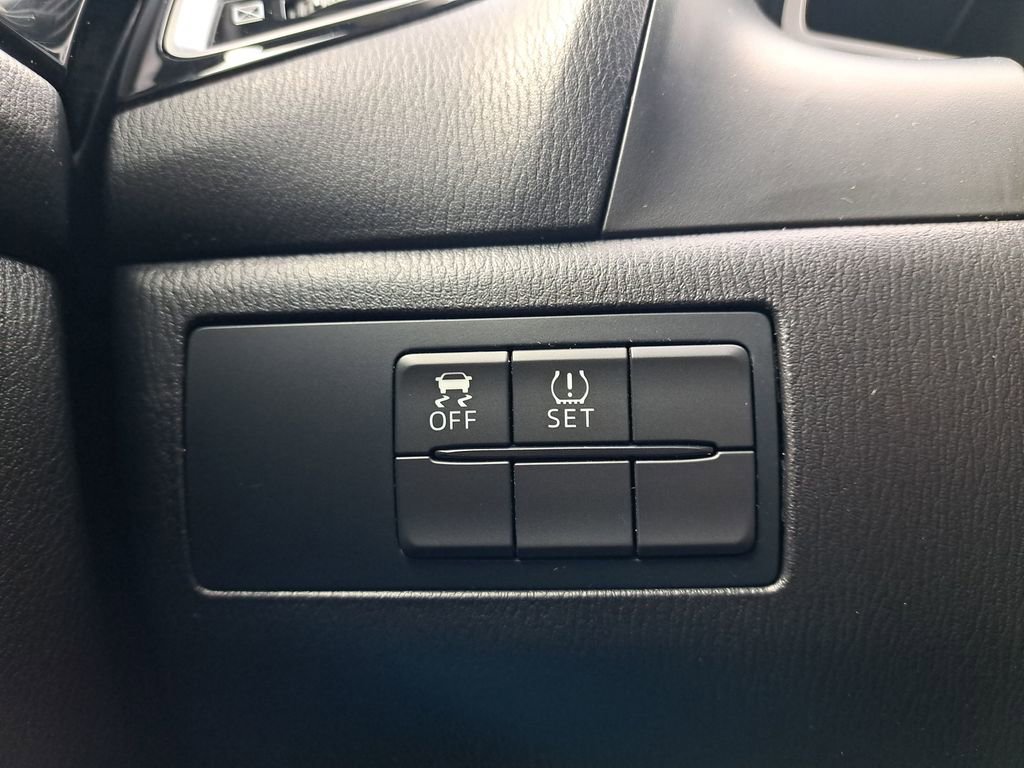 Used 2016 MAZDA MAZDA3 i Sport FWD image 24
