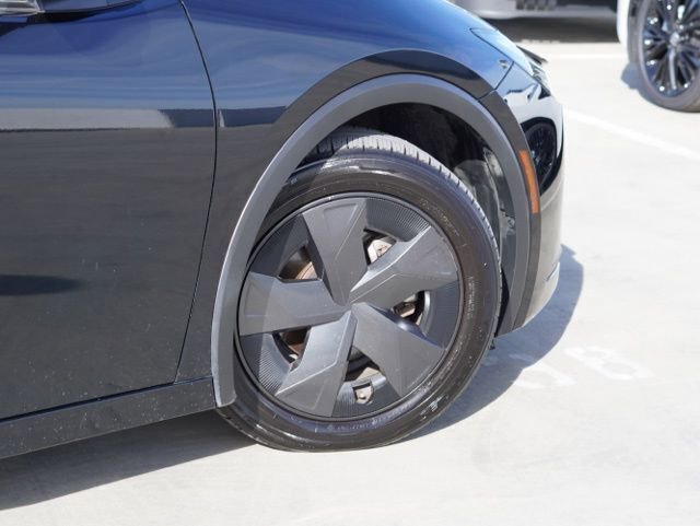 Used 2024 Toyota Prius LE image 8