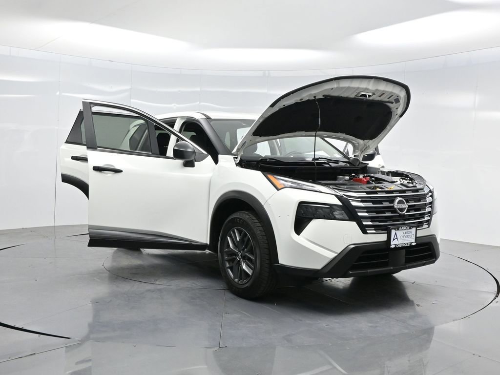 Used 2024 Nissan Rogue S image 47