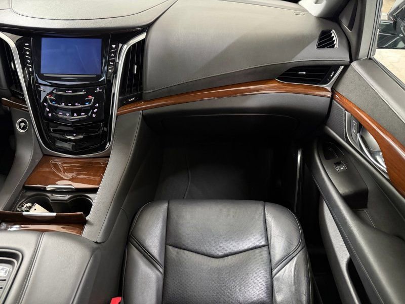 Used 2020 Cadillac Escalade Luxury RWD image 22