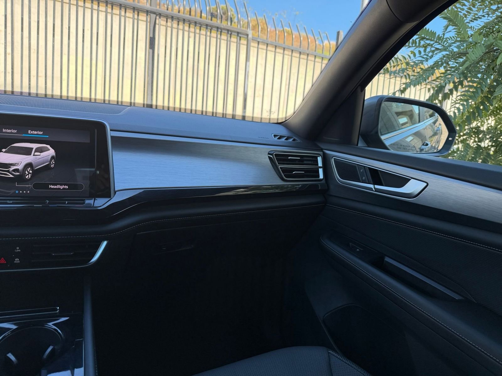 Used 2025 Volkswagen Atlas Cross Sport SE image 35