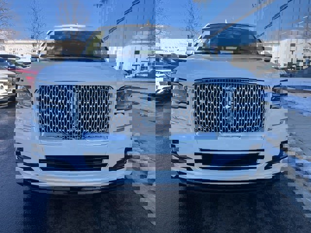 Used 2023 Lincoln Navigator L Reserve image 2