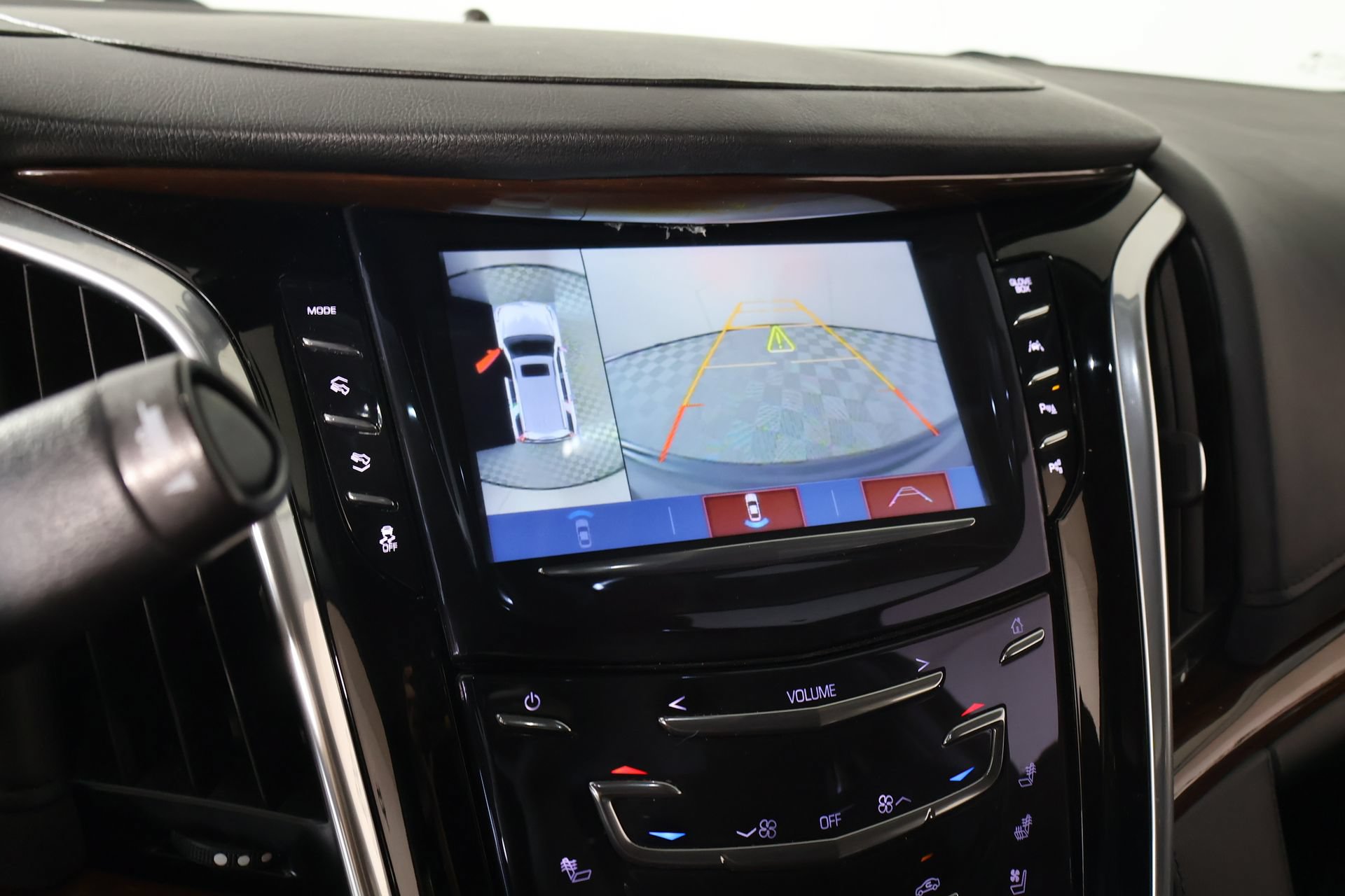 Used 2020 Cadillac Escalade Premium Luxury w/ LPO, Radiant Package AWD/4WD image 6