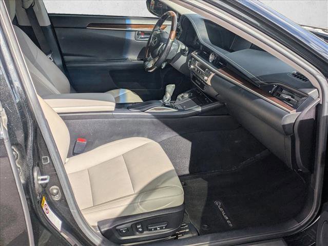 Used 2017 Lexus ES 300h w/ Navigation System Package image 19