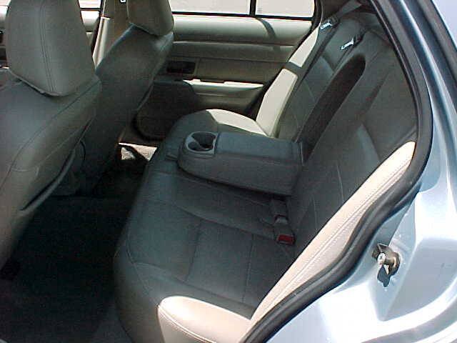 Used 2007 Ford Crown Victoria LX RWD image 19