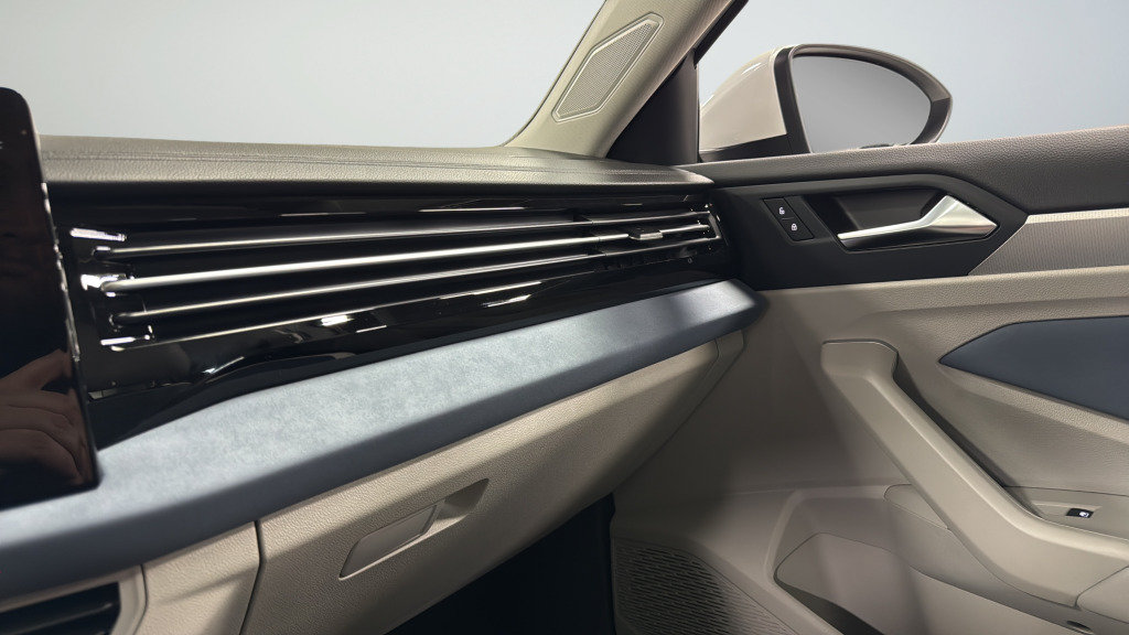 New 2026 Volkswagen Jetta SE FWD image 31