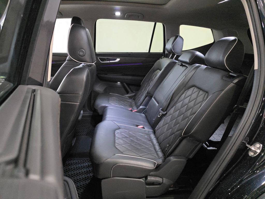 Used 2024 Volkswagen Atlas SEL Premium R-Line image 10