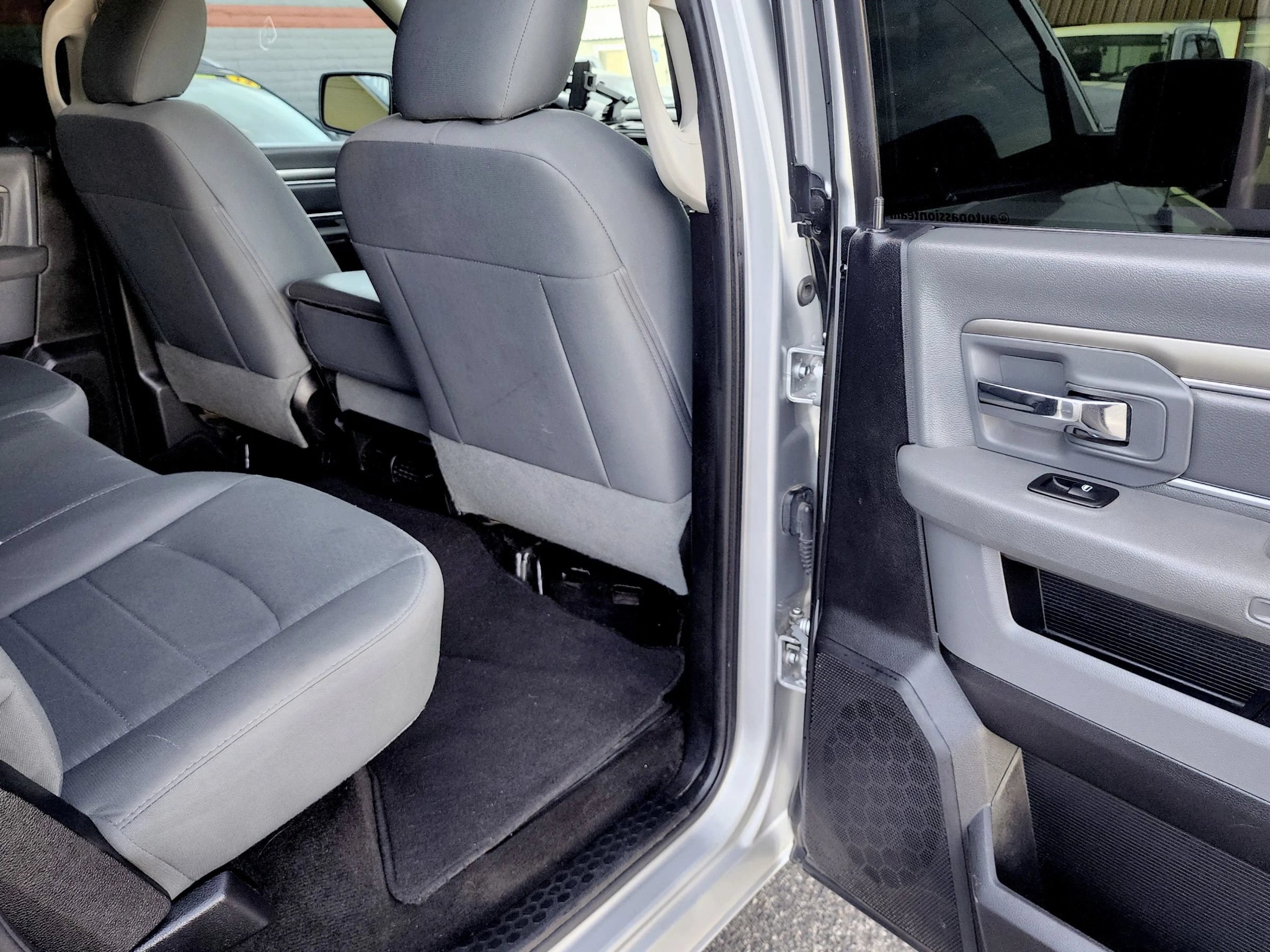 Used 2016 RAM 2500 SLT AWD/4WD image 34