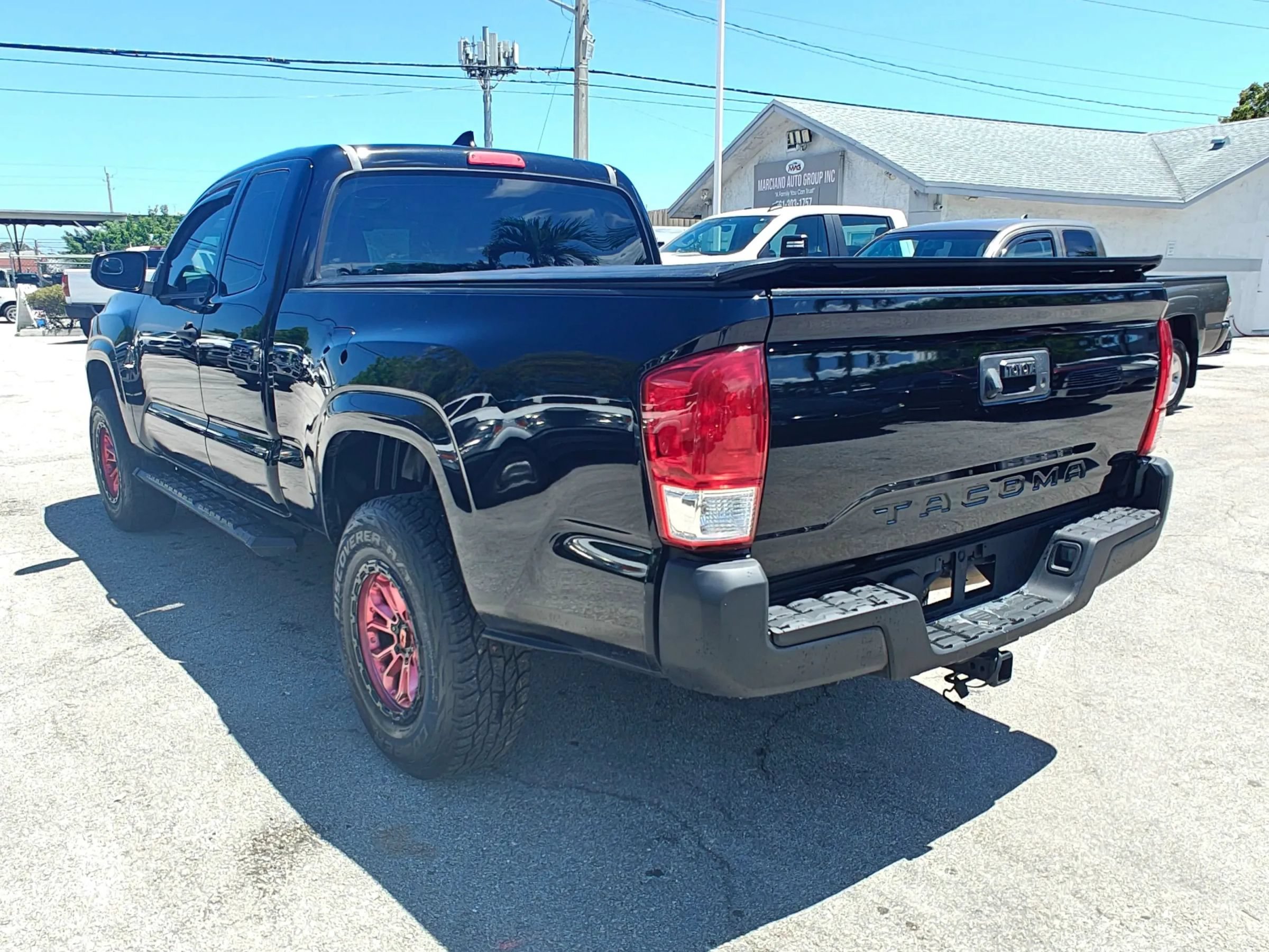 Used 2017 Toyota Tacoma SR RWD image 5