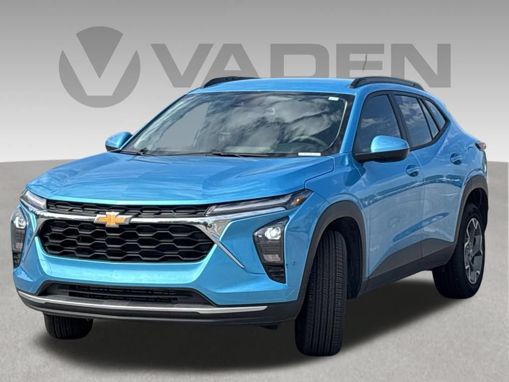 Used 2025 Chevrolet Trax LT FWD image 1