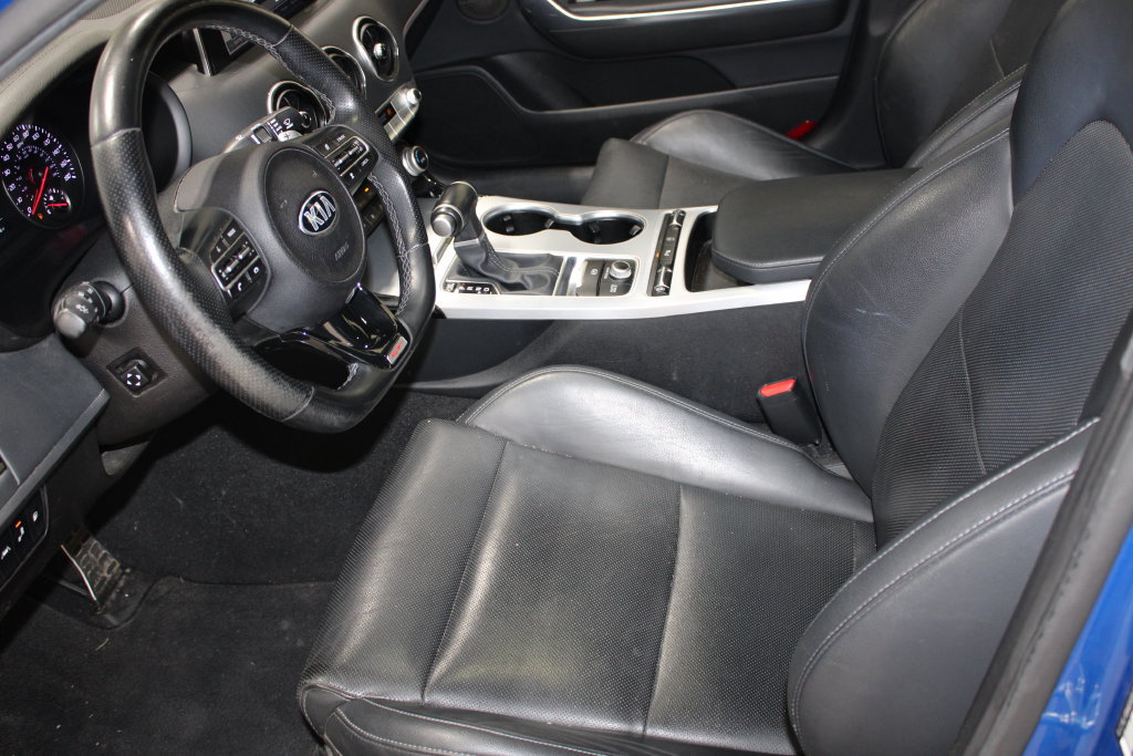 Used 2020 Kia Stinger GT1 RWD image 11