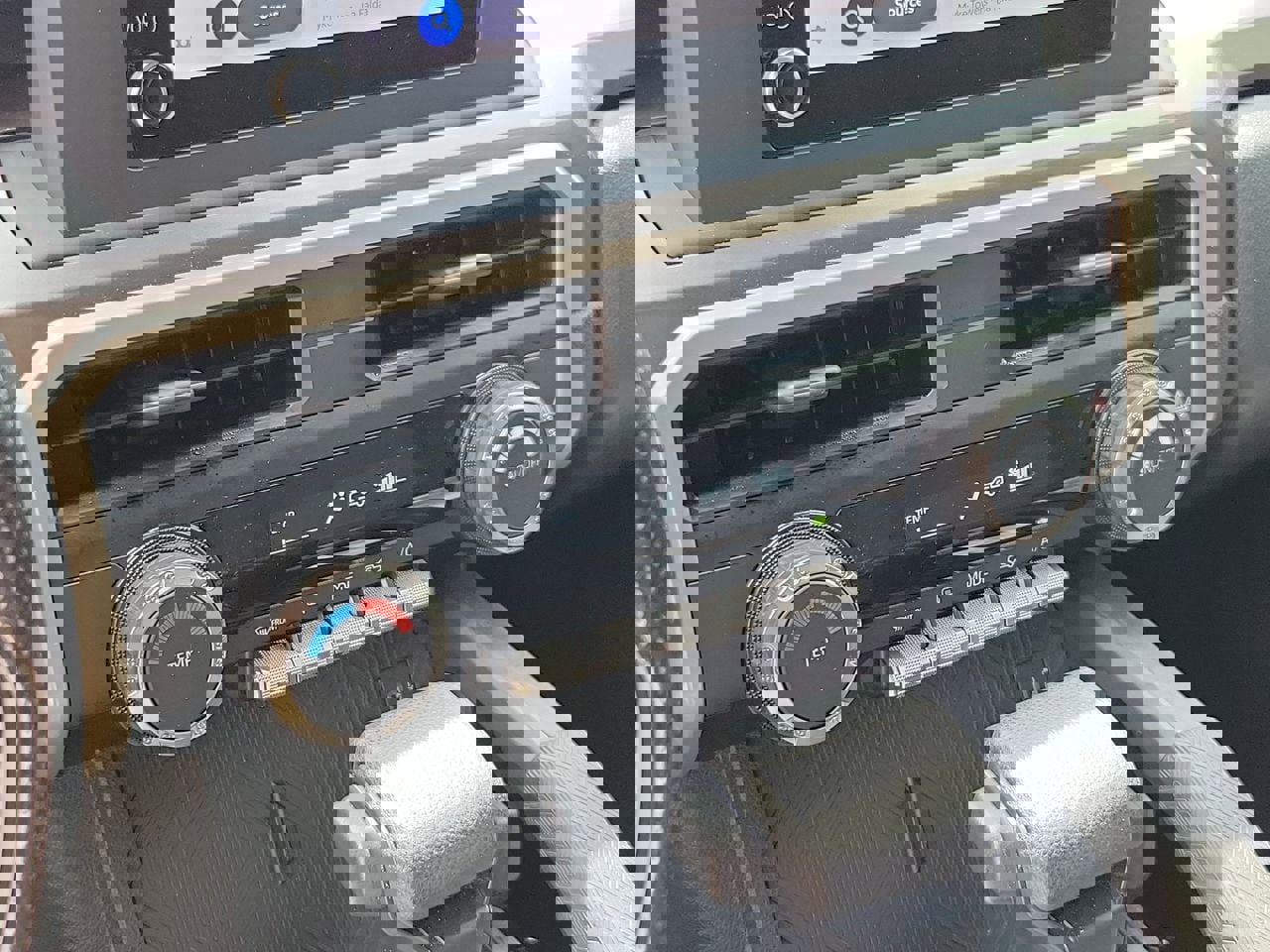 Used 2024 Toyota Tacoma SR5 AWD/4WD image 26