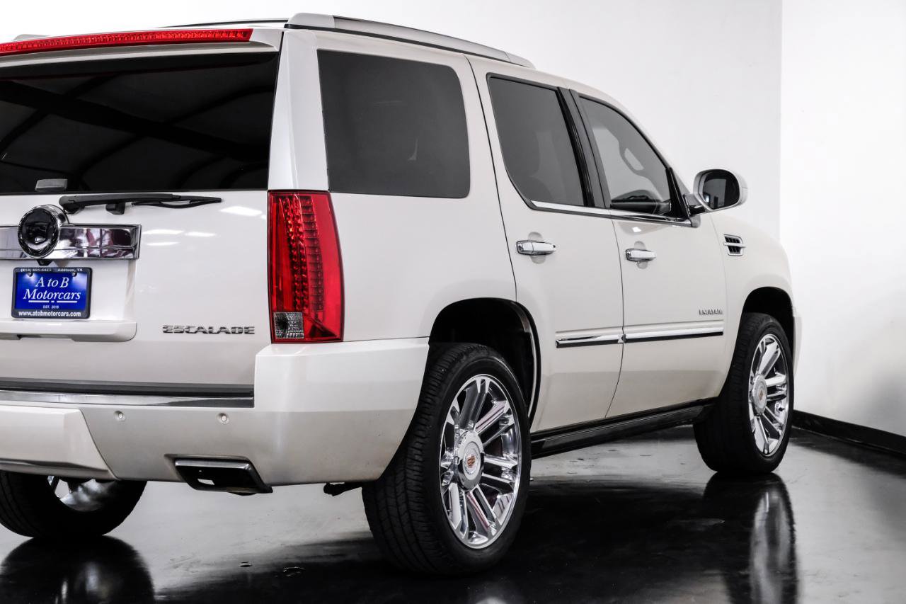 Used 2013 Cadillac Escalade Platinum RWD image 12