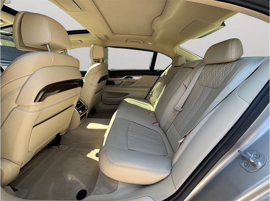 Used 2016 BMW 750i RWD image 40