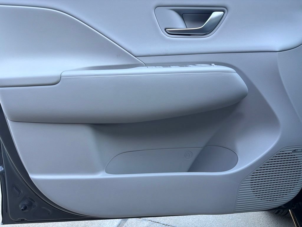 New 2026 Hyundai Kona Limited FWD image 13
