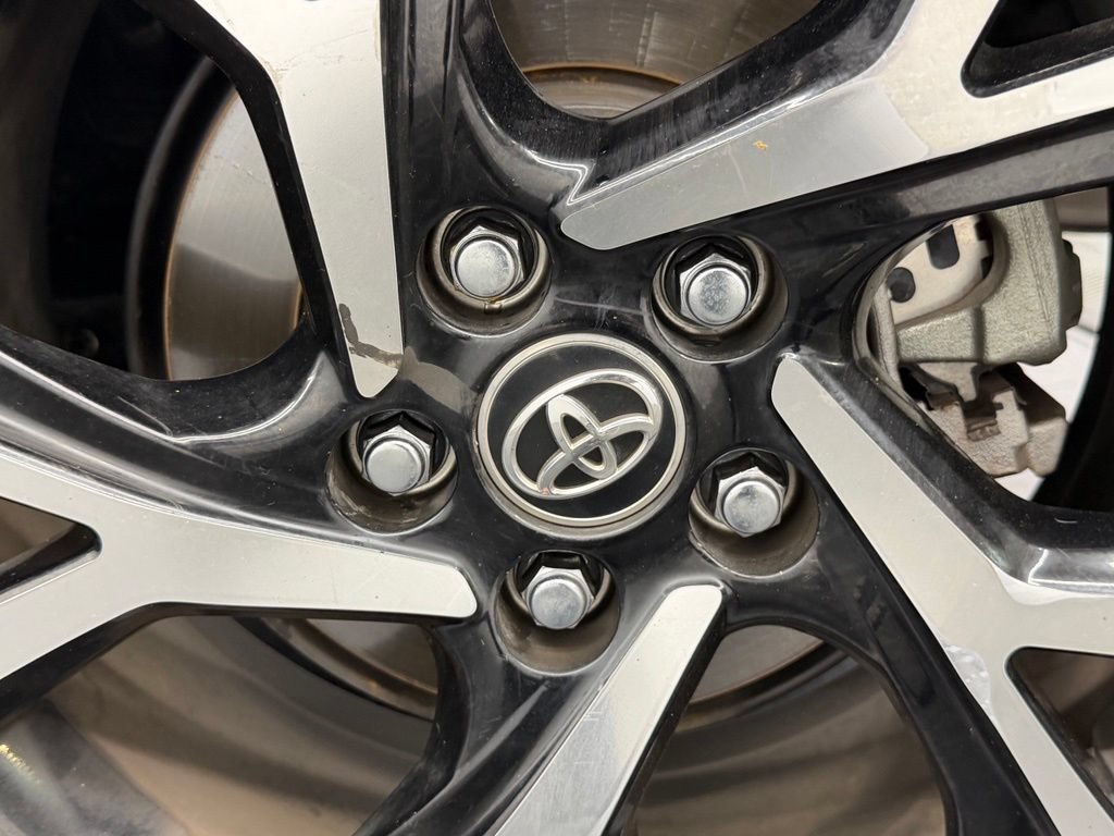 Used 2019 Toyota C-HR XLE FWD image 17