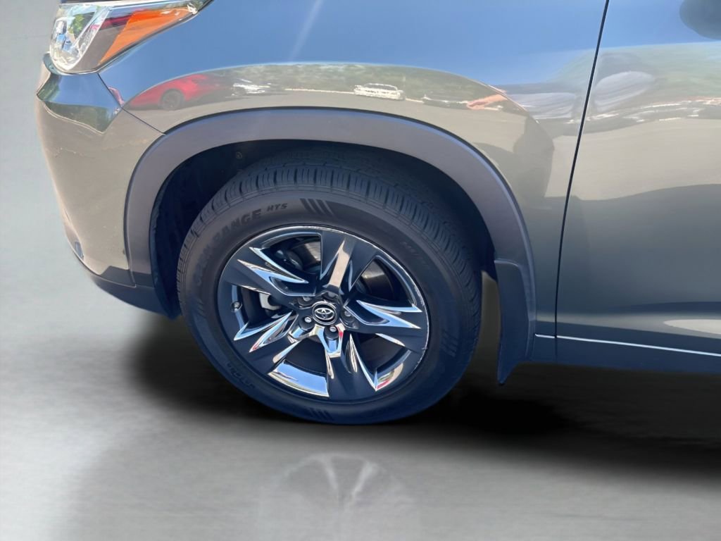 Used 2019 Toyota Highlander Limited Platinum AWD/4WD image 17