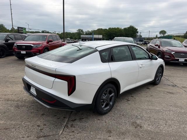 New 2026 Kia K4 FWD image 4