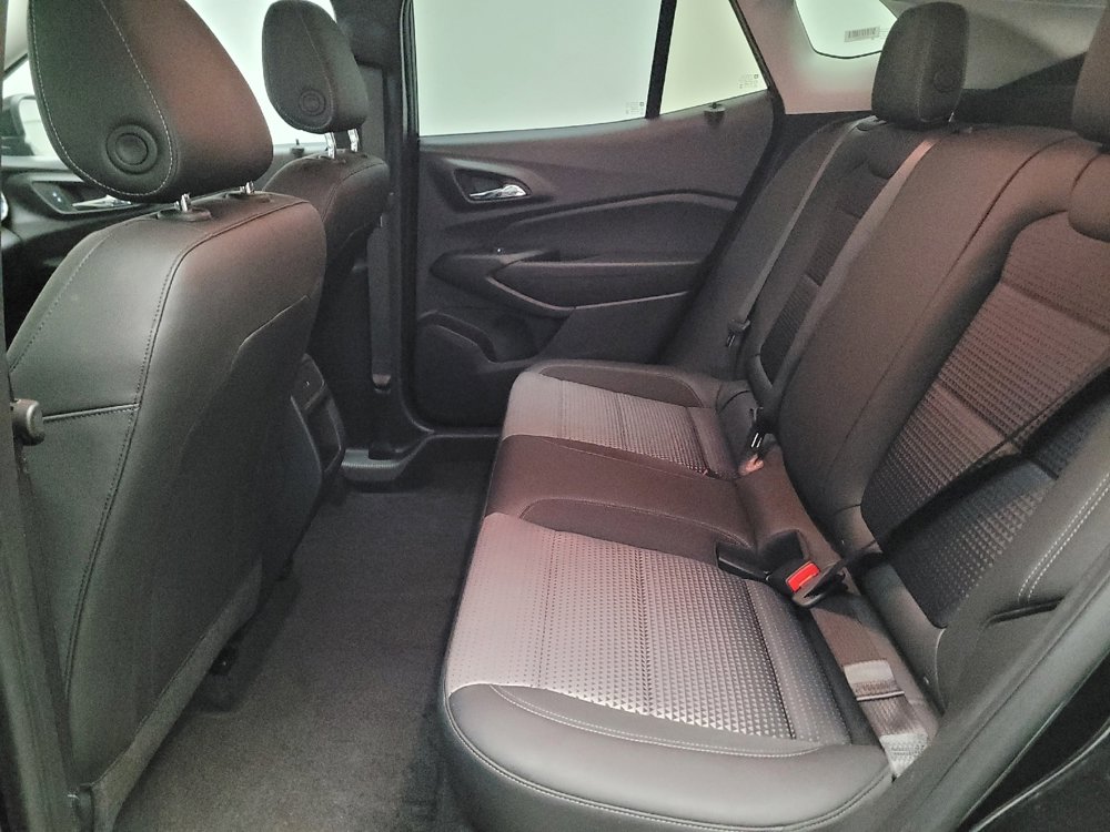 Used 2025 Chevrolet Trax LT w/ LT Convenience Package image 18