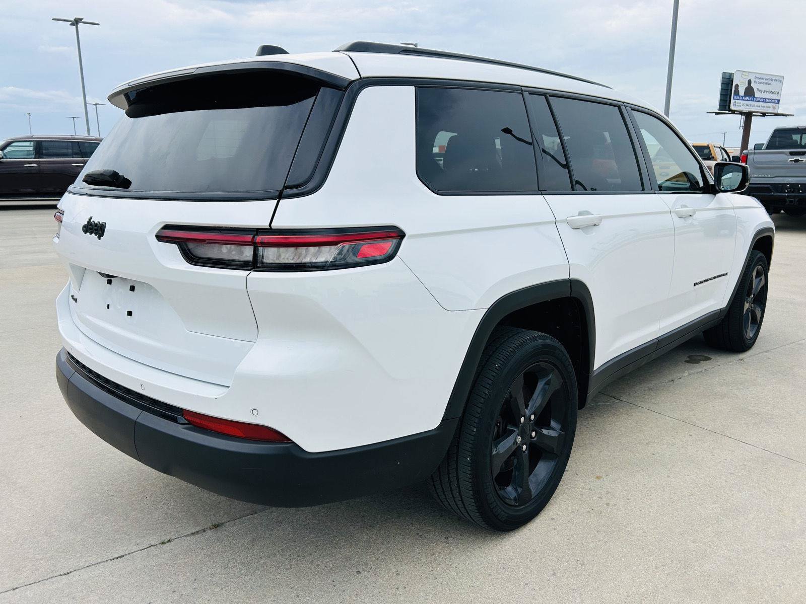 Used 2023 Jeep Grand Cherokee L Laredo AWD/4WD image 41