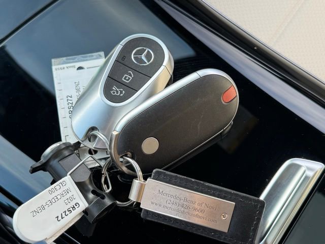 Used 2023 Mercedes-Benz GLC 300 4MATIC image 32