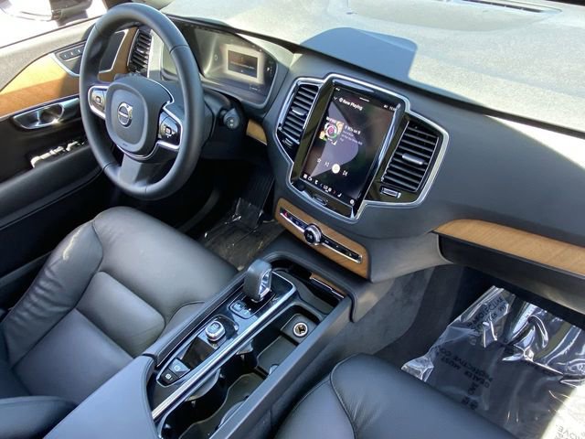 Certified 2025 Volvo XC90 T8 Plus w/ Protection Package Premier image 13