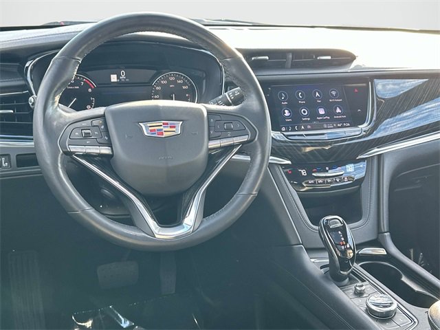 Used 2021 Cadillac XT6 Premium Luxury image 2